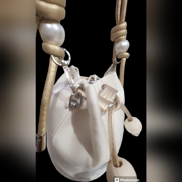 Drawstring pouch - Picture 9 of 10